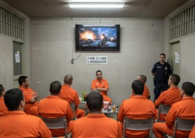 Governo destinará 40 Smart TVs para programa de cinema em presídios