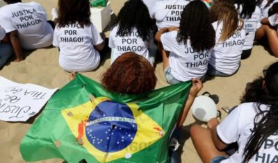 Ato no Rio pede justiça pela morte de Thiago Menezes Flausino