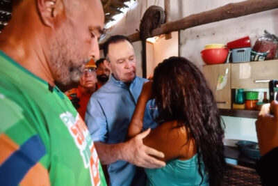 Brandão visita a casa dos irmãos Ágatha Isabelly e Allan Michel, desaparecidos em Bacabal
