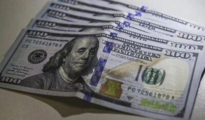 Brasil tem segunda maior saída de dólares da história em 2025