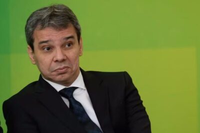 Lula escolhe advogado da Petrobras para Ministério da Justiça