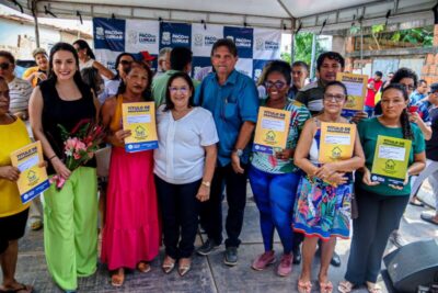 Prefeita Paula Azevedo entrega 139 títulos de propriedade em Paço do Lumiar