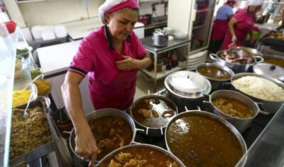 Cresce contratação de pessoas 50+ no comércio e nos serviços em SP