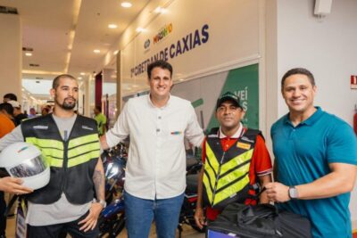 Governo do Estado entrega motocicletas a mototaxistas e motofretistas em Caxias