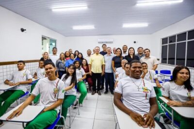 Governo do Maranhão entrega duas escolas reformadas e 60 títulos de domínio de terras em Timon
