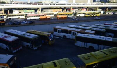 Dezenas de ônibus de uma mesma empresa urbana são apedrejados no DF