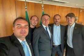 Devaneios da família Bolsonaro e a fantasia de um poder que não existe