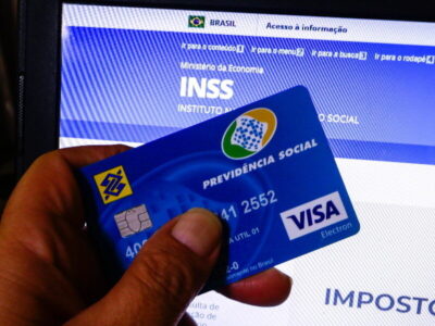 Benefícios do INSS acima do mínimo têm reajuste de 5,45%; teto vai a R$ 6.433,57