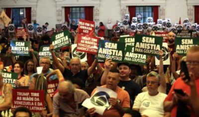Em ato em SP, manifesto celebra democracia contra atos de 8 de janeiro