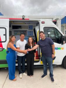 Com apoio do deputado João Batista Segundo, Gilson Lima recebe nova ambulância para Presidente Sarney