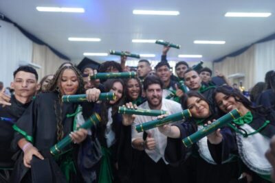 Deputado Davi Brandão participa da formatura do IEMA Pleno em Bacabal e reforça compromisso com a educação e a juventude maranhense