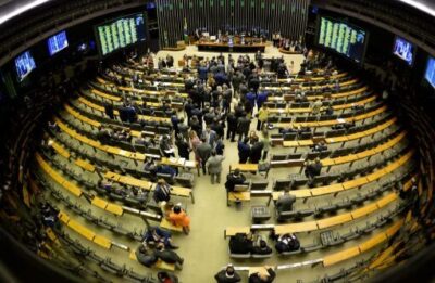 Câmara dos Deputados abre inscrições para concurso com salário de R$ 30 mil e sem graduação específica