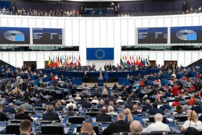 UE congela acordo com EUA após ameaças e acelera divórcio com Trump