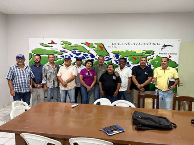 Prefeito se reúne com chefia de gabinete e assessores para tratar sobre atendimentos na Prefeitura de Araioses