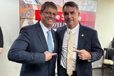 Tarcísio reafirma que concorrerá à reeleição em SP e diz que apoia Flávio Bolsonaro à Presidência