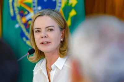 Ministra Gleisi Hoffmann confirma disputa ao Senado nas eleições de 2026