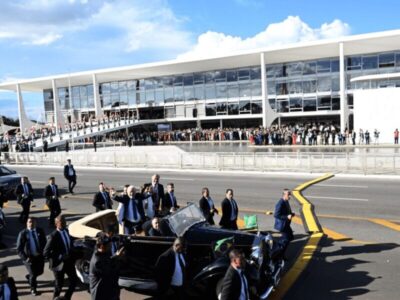 Durante manifestação no DF, Lula permanece fora do Palácio da Alvorada