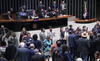 Deputados aprovam texto-base de projeto que reduz penas dos condenados pelo 8 de janeiro; acompanhe