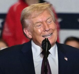 Trump incentiva protestos no Irã, promete ajuda e suspende diálogo com Teerã