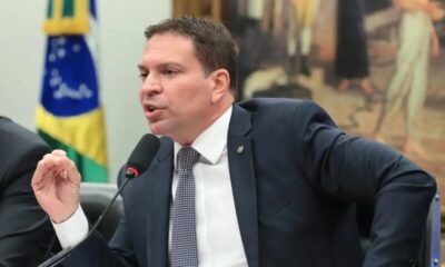 Governo brasileiro pede extradição de Alexandre Ramagem aos Estados Unidos após condenação por trama golpista