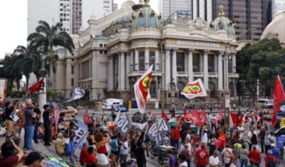 Manifestação no Rio lembra 8 de janeiro e rejeita anistia a golpistas