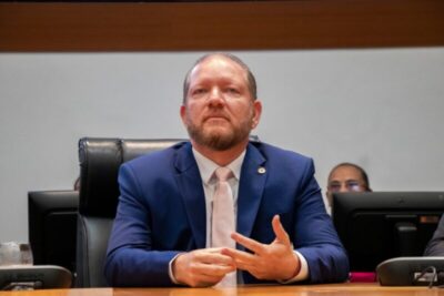 Piada no Parlamento Estadual: Othelino quer ser líder de Iracema na marra