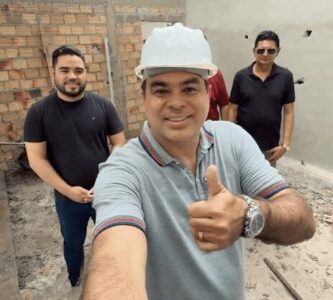 Prefeito Joãozinho Pavão anuncia pagamento do abono do Fundeb para todos os servidores da educação de Santa Helena