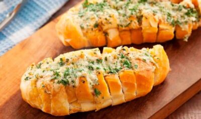 Pão de alho recheado na airfryer: receita viral