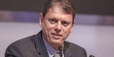 Moraes autoriza Tarcísio a visitar Bolsonaro na prisão na quinta-feira