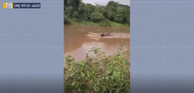 Caçamba cai de balsa durante travessia do Rio Itapecuru em Pirapemas, no MA
