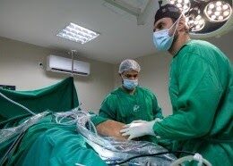 Governo acelera fila de cirurgias e Saúde contabiliza cerca de 300 mil procedimentos em 2025