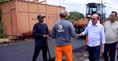 Avanço histórico: Dr. Julinho confere última etapa da pavimentação da Nossa Senhora da Vitória