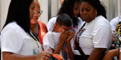 Ato no Rio pede justiça pela morte de Thiago Menezes Flausino