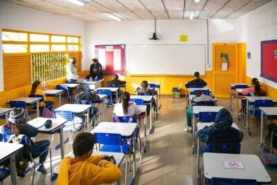 Salário dos professores de R$ 5.130,63 passa a valer; entenda reajuste