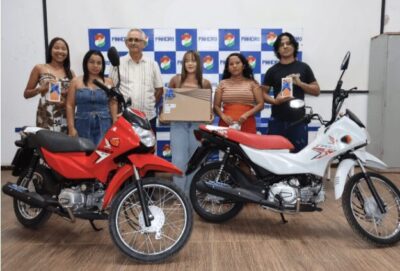 Prefeito André da Ralpnet inova e premia alunos destaque do Saeb em Pinheiro