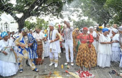 Banho de Axé reúne 130 grupos de terreiros e de capoeira em cortejo pelas ruas do Centro de São Luís