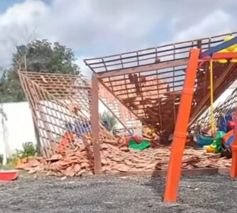 Telhado de escola entregue pessoalmente por Braide há menos de um ano desaba