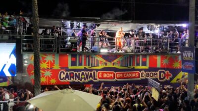 2ª noite do Carnaval de Caxias arrasta multidão à avenida e impulsiona a economia local