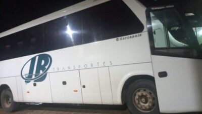 BLOCO DA PRIMEIRA-DAMA TRAVA PALMEIRANDIA E DEIXA PASSAGEIROS REVOLTADOS