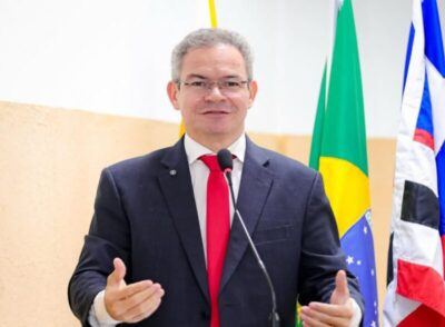 Prefeito de Timon, Rafael Brito, sanciona lei histórica e garante valorização real aos professores