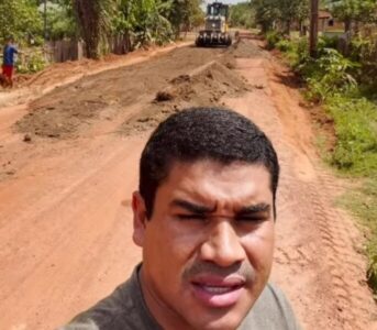 PREFEITO GILSON LIMA ACOMPANHA RECUPERAÇÃO DA ESTRADA DO POVOADO BEM-POSTA EM PRESIDENTE SARNEY