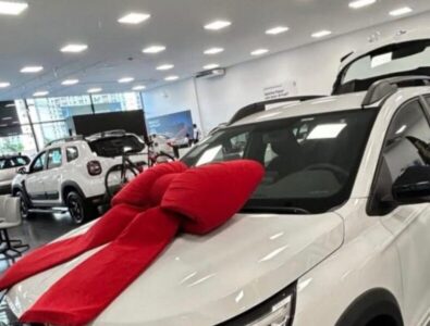 Grupo armado invade residência, faz família refém e foge com carro e pertences no Recanto do Vinhais