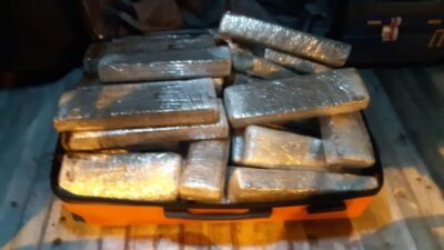 70 tabletes de maconha são apreendidos pela PRF em ônibus na BR 316