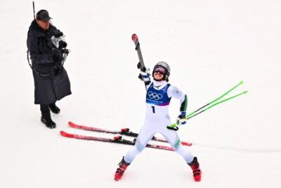 Esquiador Lucas Braathen conquista o primeiro ouro do Brasil nos Jogos Olímpicos de Inverno