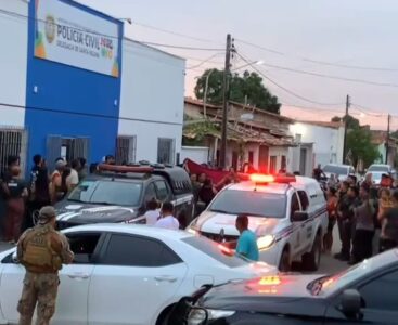 Apoiadores fazem “escudo humano” durante prisão de vereadores de Turilândia