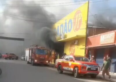Incêndio destrói loja de deputado em Imperatriz
