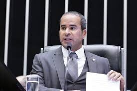 Fred Linhares propôs o aumento das penalidades em casos de omissão de socorro, especialmente quando a situação for registrada em vídeo.