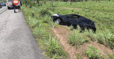 Buracos na BR-222 provocam acidente em Vargem Grande