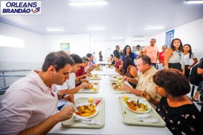 Secretário Orleans junto com o governador Brandão, inauguraram o Restaurante Popular da Madre Deus
