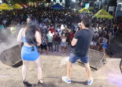 Multidão lota Praça da Família no Pré-Carnaval Bom Demais em Pinheiro